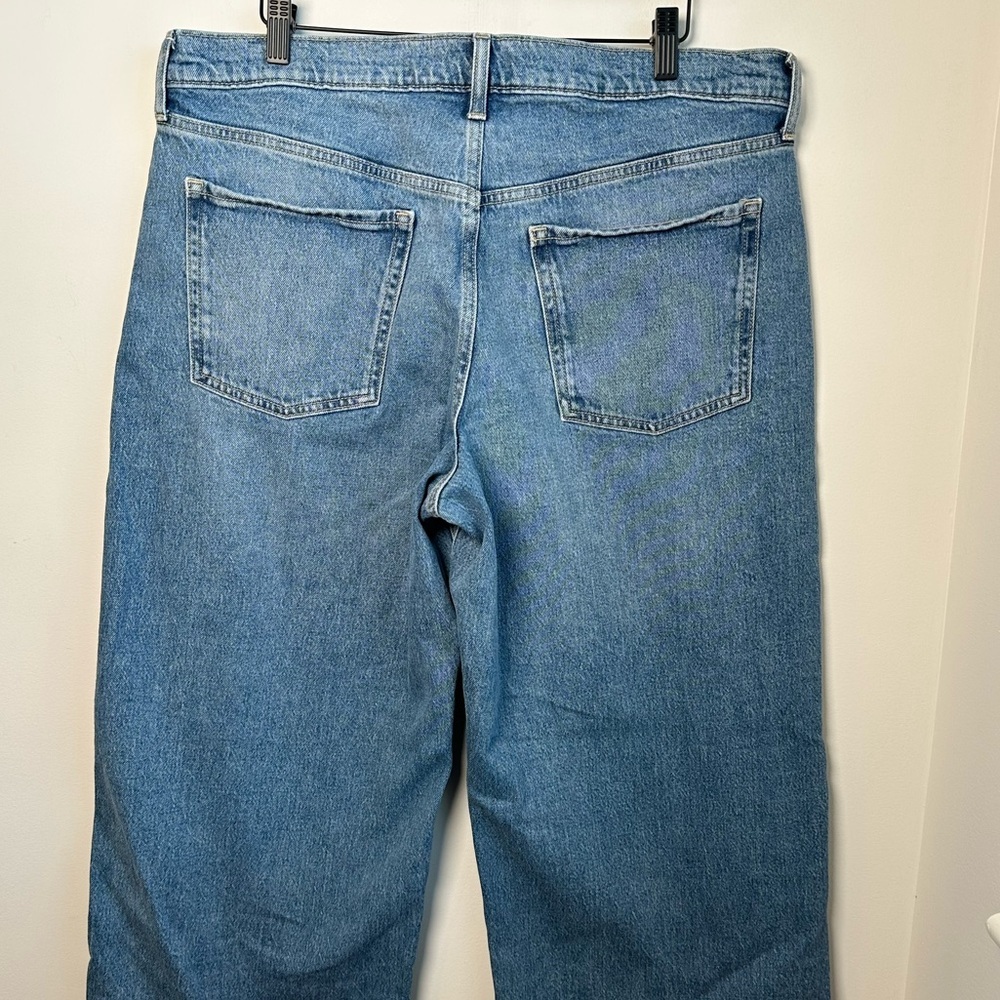Old Navy Mid-Rise Slouchy Wide-Leg Jeans - Picture 6 of 10